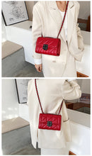 Load image into Gallery viewer, MariaKinz Leather Shoulder/Crossbody Quilted Bag and Mid Size Black Purse with Convertible Chain Strap MariaKinz