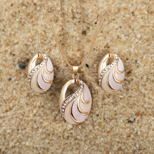 Load image into Gallery viewer, 18K Gold plated Shell Charms Jewelry Set